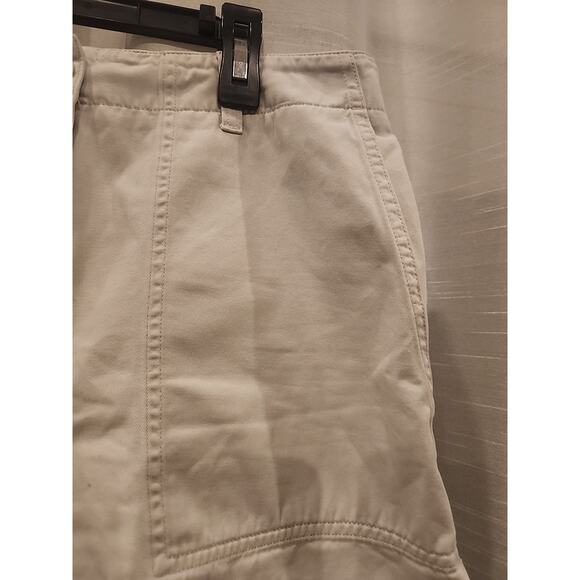 Jones New York Women's 4 Khaki‎ Chino Shorts With Large Front Pockets 5" Inseam - Picture 4 of 6